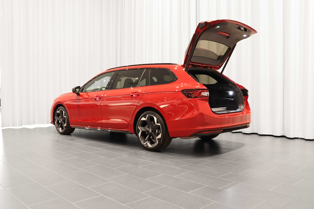 Skoda Superb Combi AEY65L