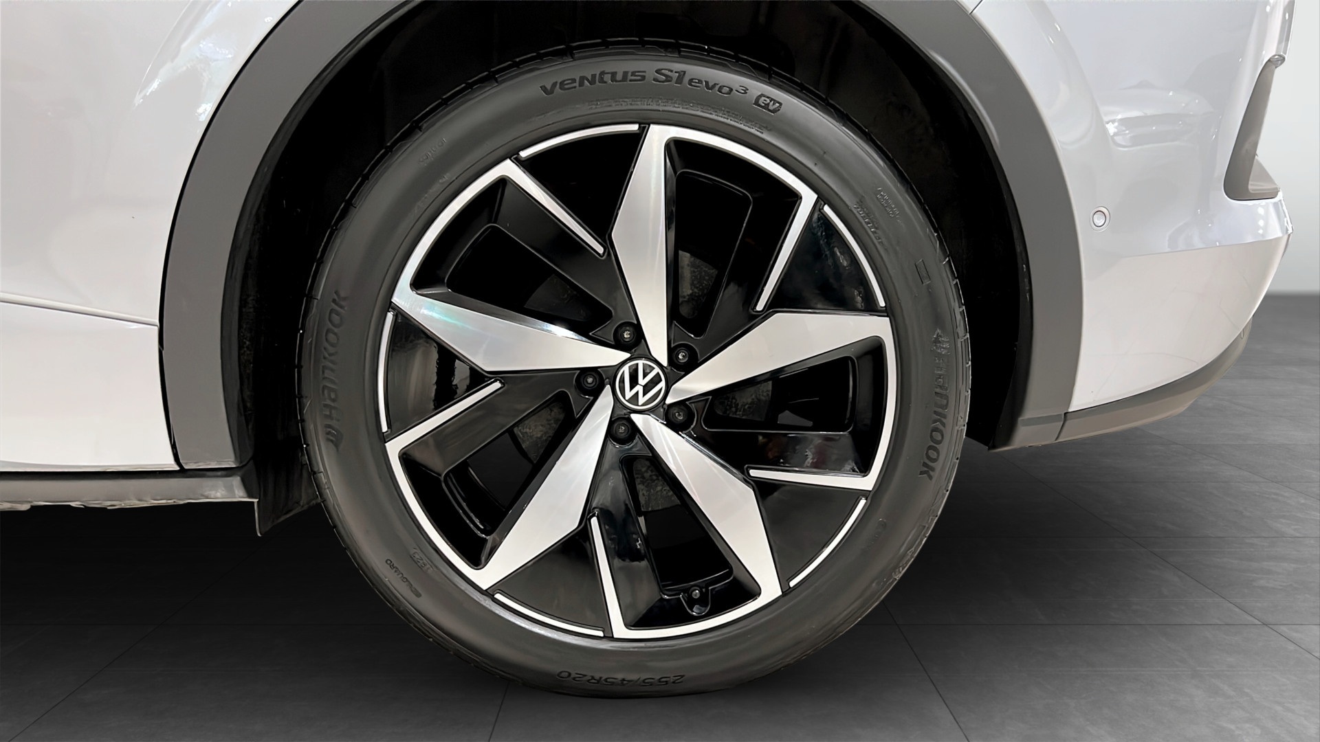 Volkswagen ID.4 AFE64K