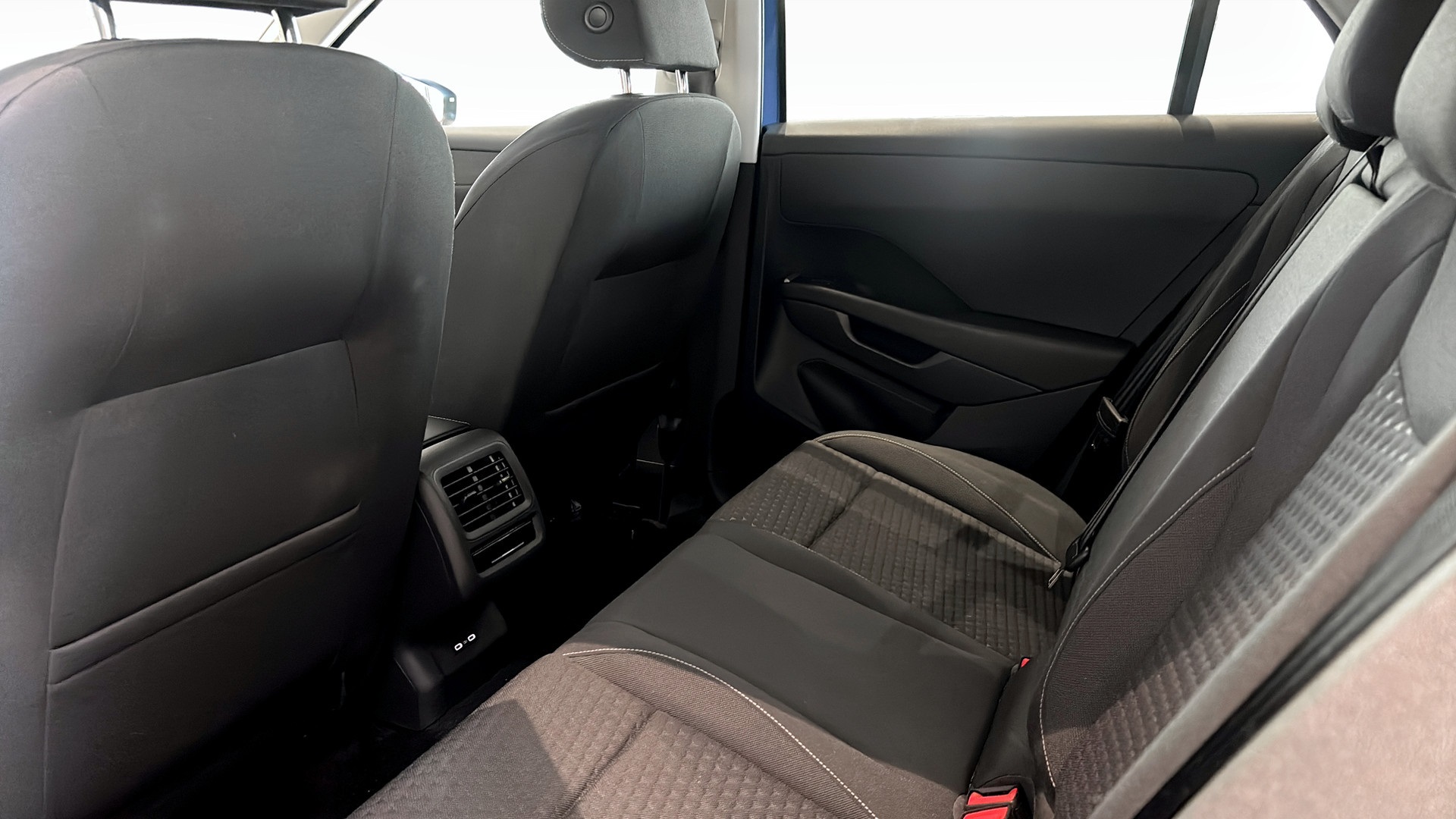 Volkswagen T-Roc AFM82D