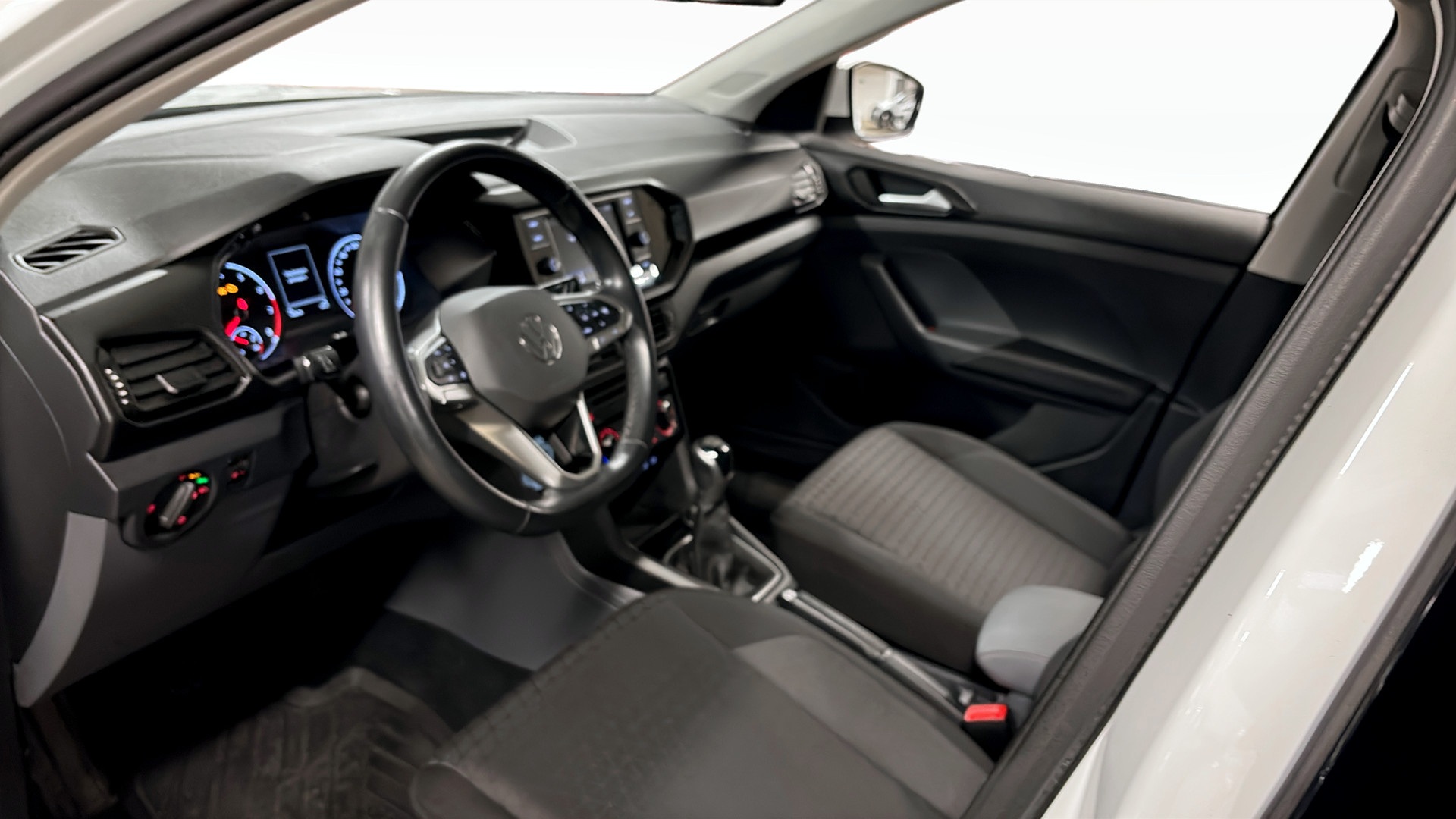 Volkswagen T-Cross AGD93T
