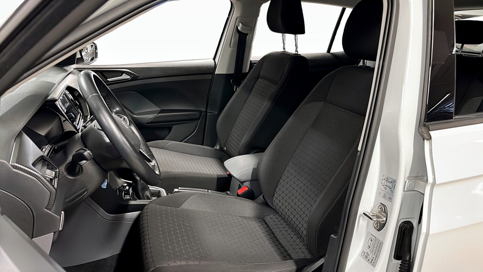 Volkswagen T-Cross AGD93T