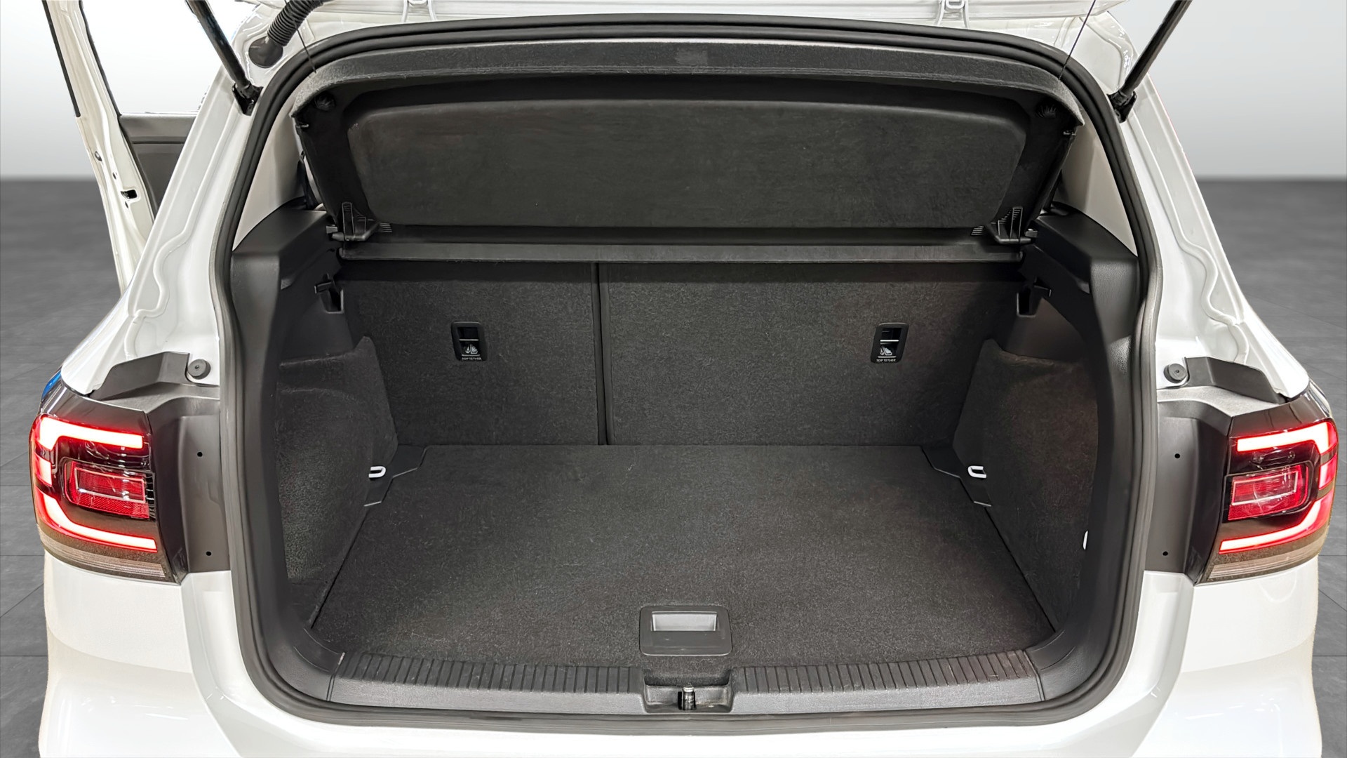 Volkswagen T-Cross AGD93T