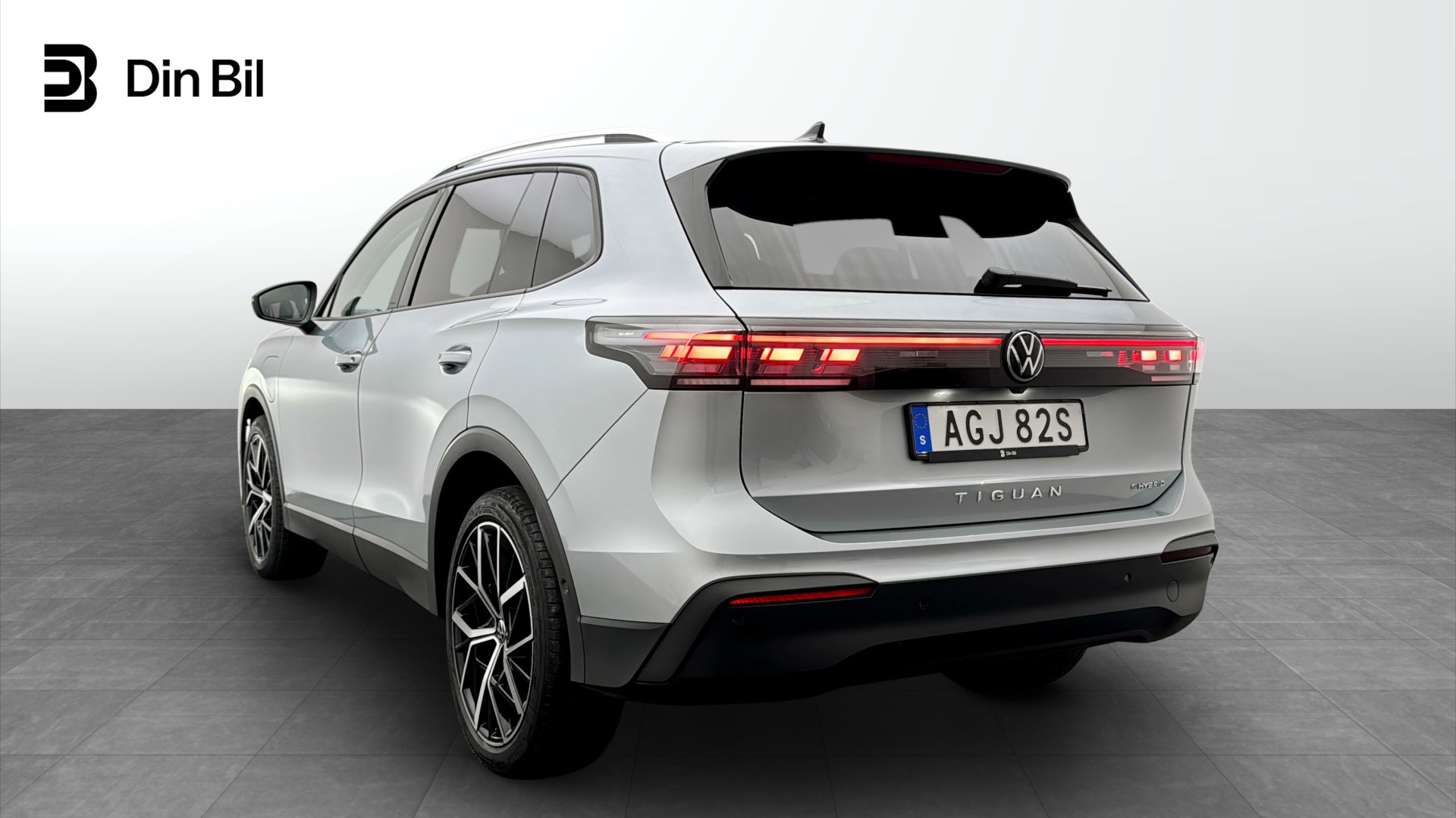 Volkswagen Tiguan AGJ82S