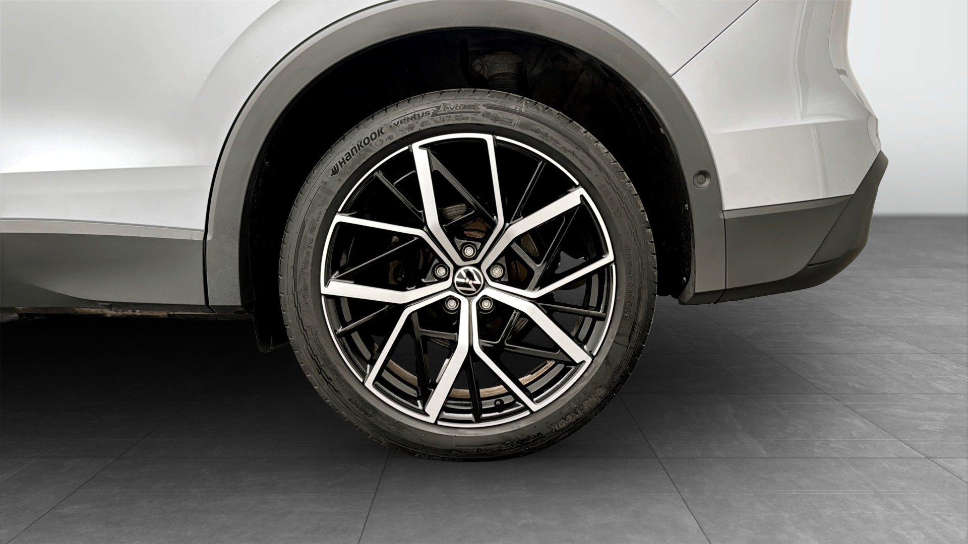 Volkswagen Tiguan AGJ82S