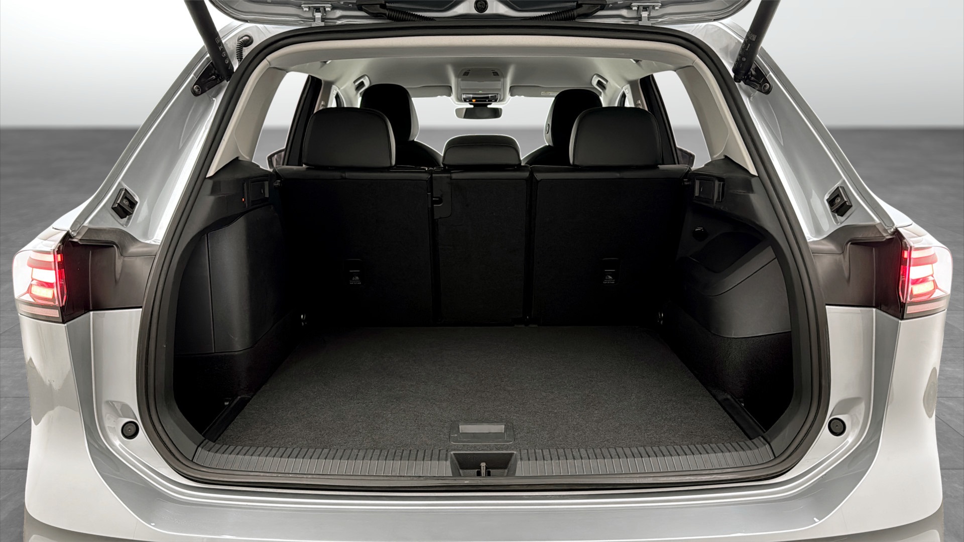 Volkswagen Tiguan AGJ82S