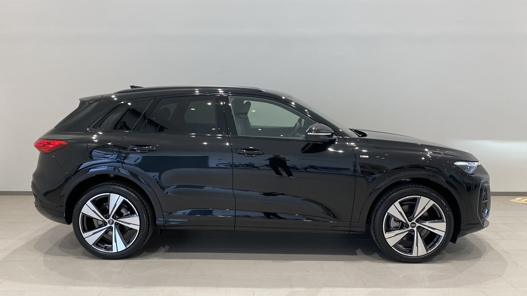 Audi Q5 Sportback AGP64P