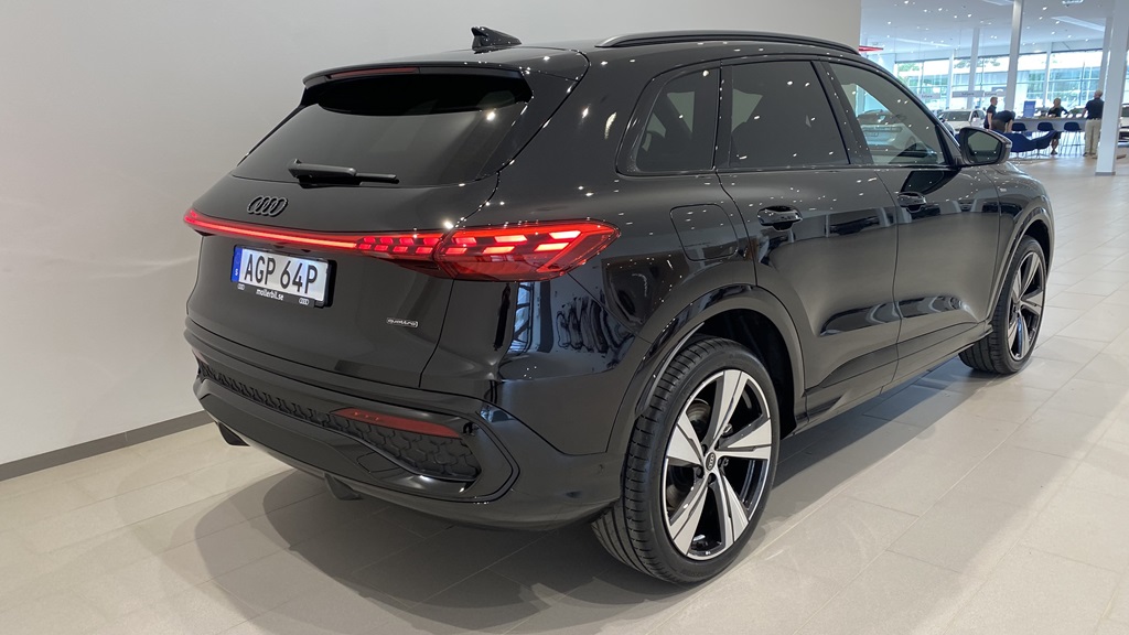 Audi Q5 Sportback AGP64P