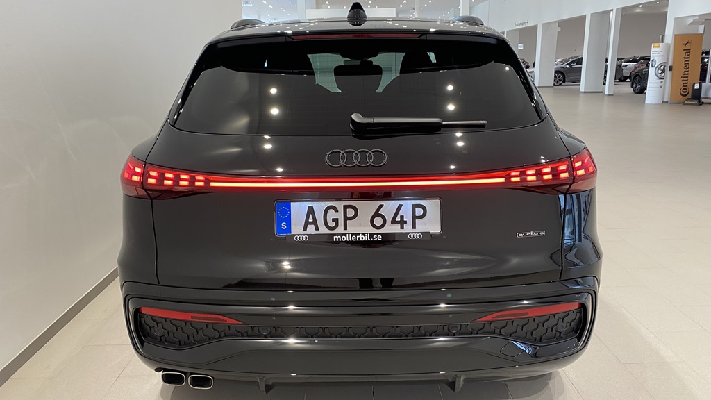 Audi Q5 Sportback AGP64P