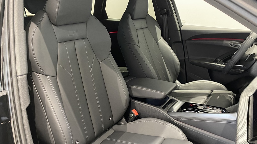 Audi Q5 Sportback AGP64P
