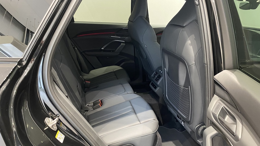 Audi Q5 Sportback AGP64P