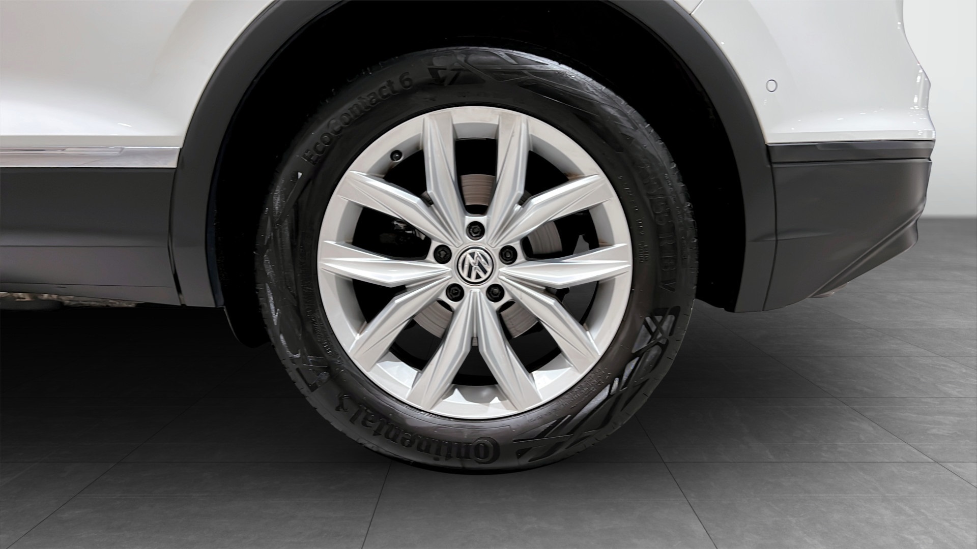 Volkswagen Tiguan AHF62E