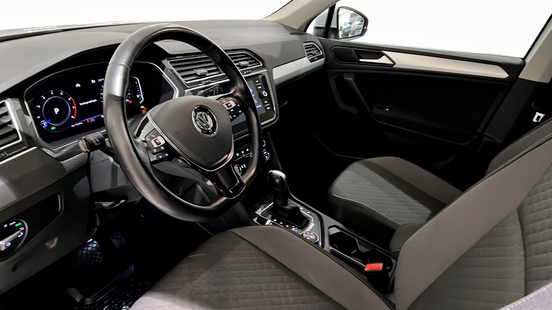 Volkswagen Tiguan AHF62E