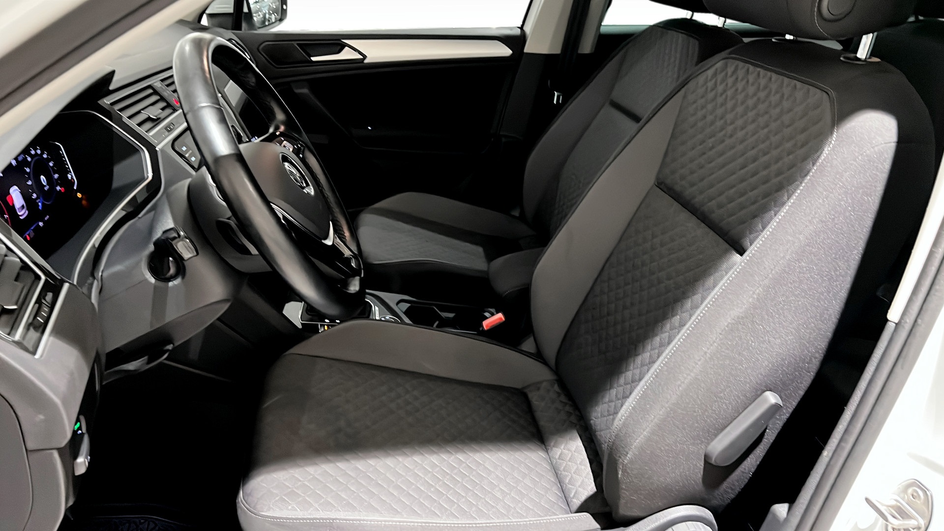 Volkswagen Tiguan AHF62E