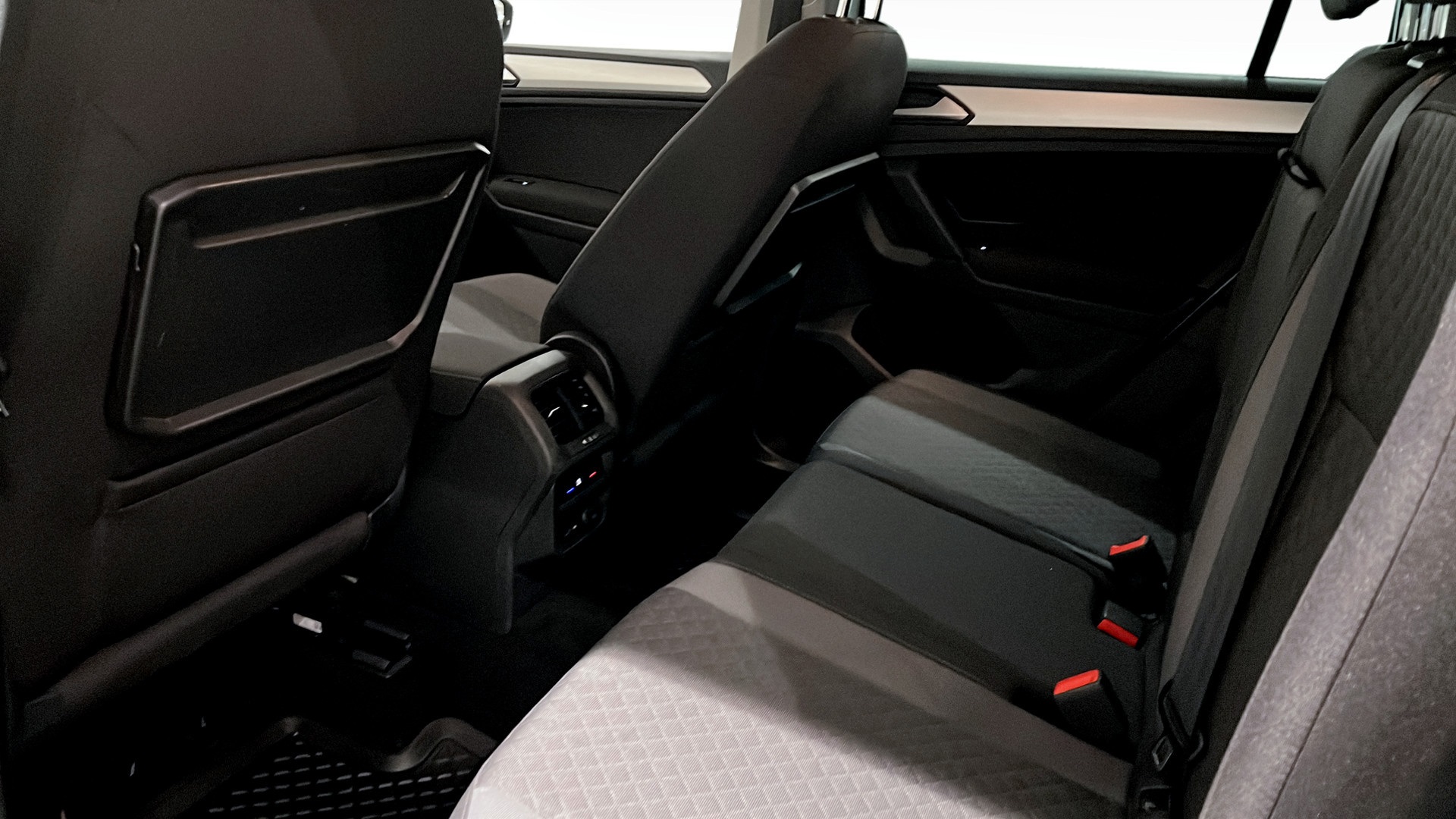 Volkswagen Tiguan AHF62E