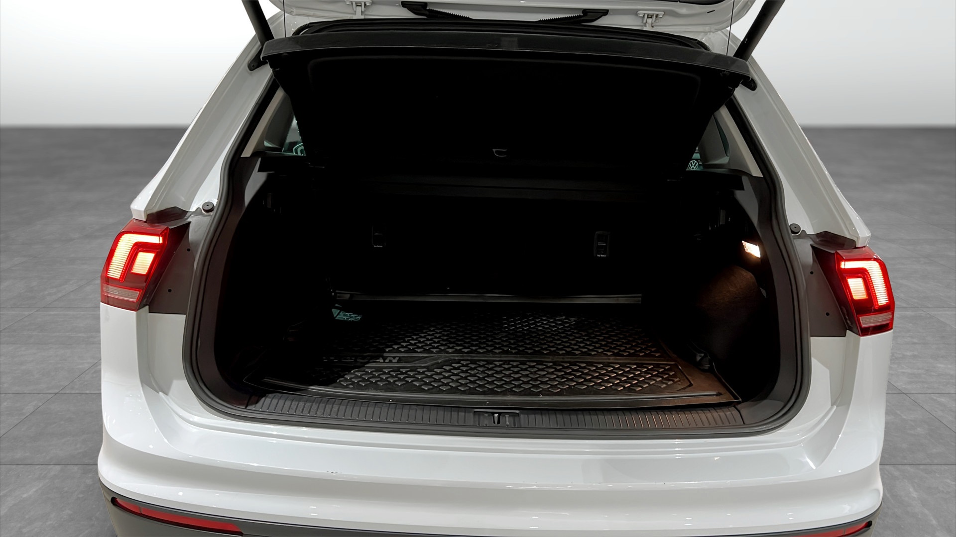 Volkswagen Tiguan AHF62E