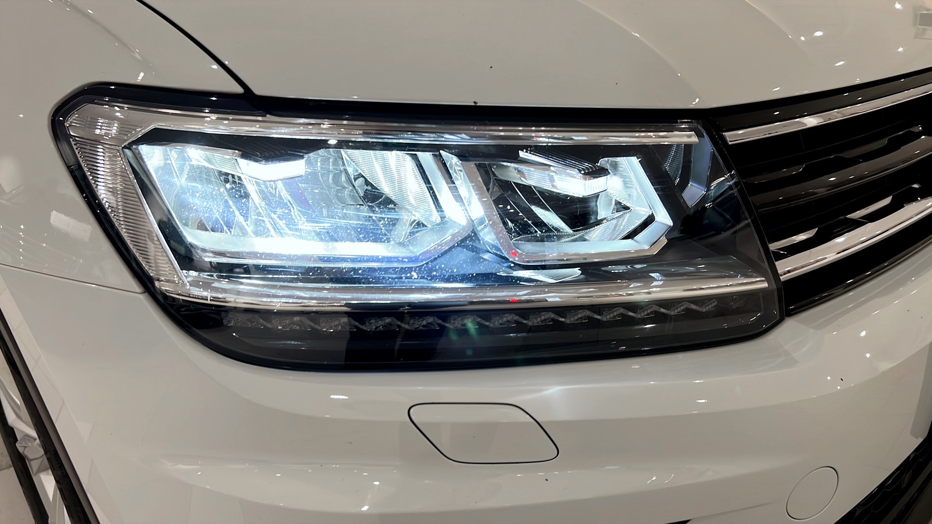Volkswagen Tiguan AHF62E