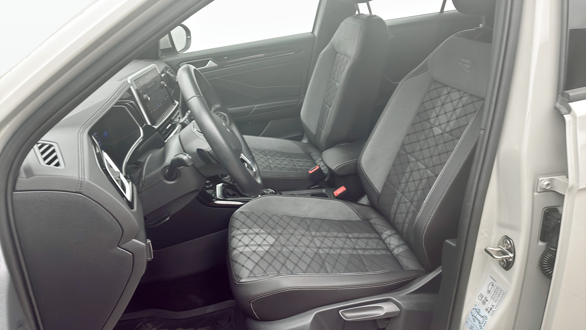 Volkswagen T-Roc AHJ02E
