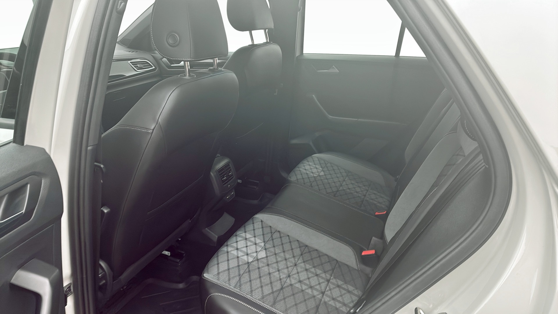 Volkswagen T-Roc AHJ02E