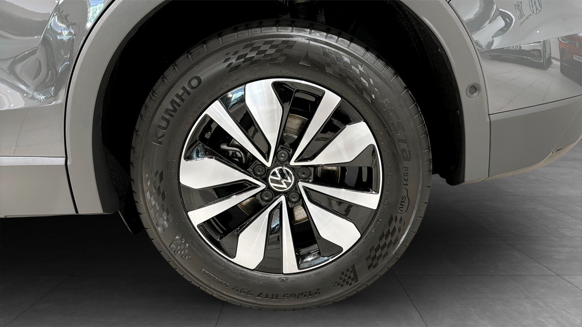 Volkswagen Tiguan AHJ67R