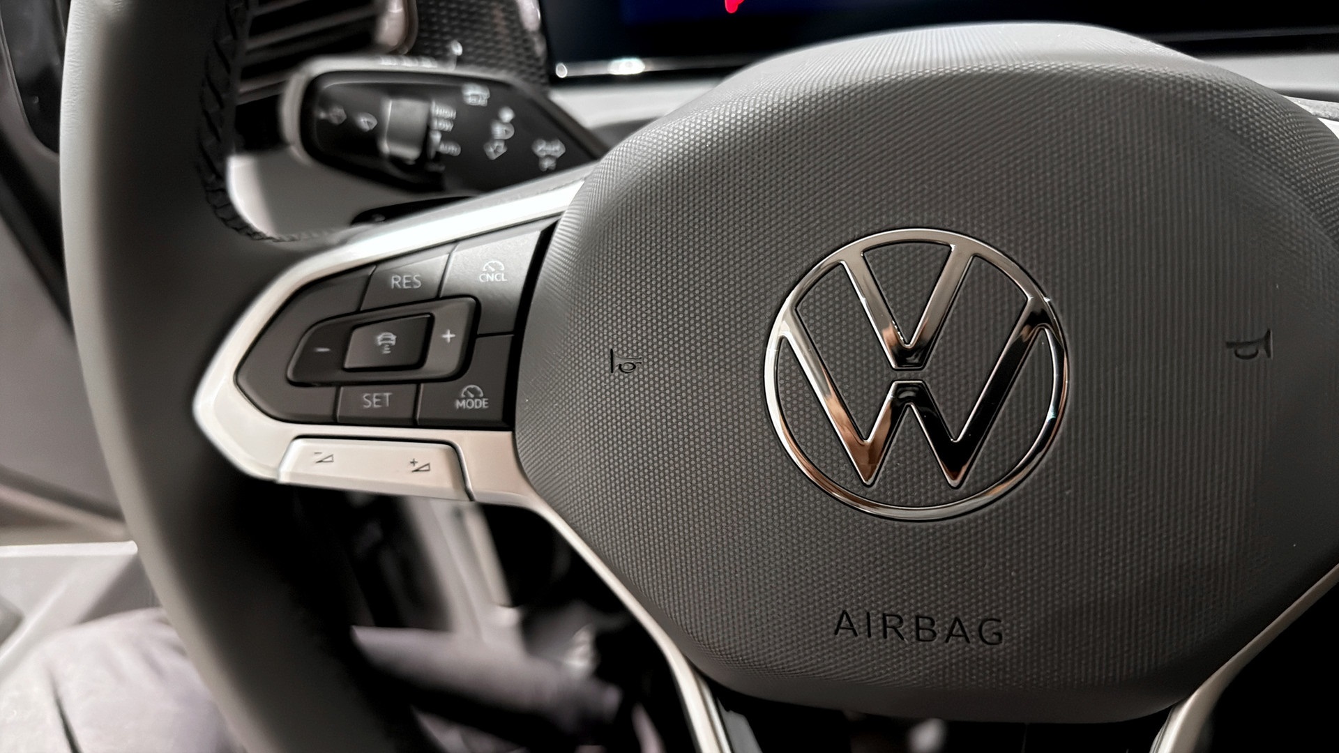 Volkswagen Tiguan AHJ67R