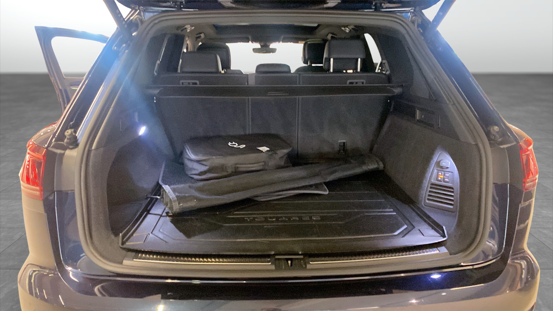 Volkswagen Touareg AHM81Z