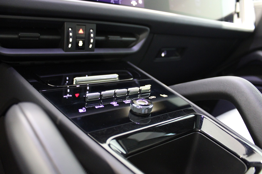 Porsche Cayenne AJA76L