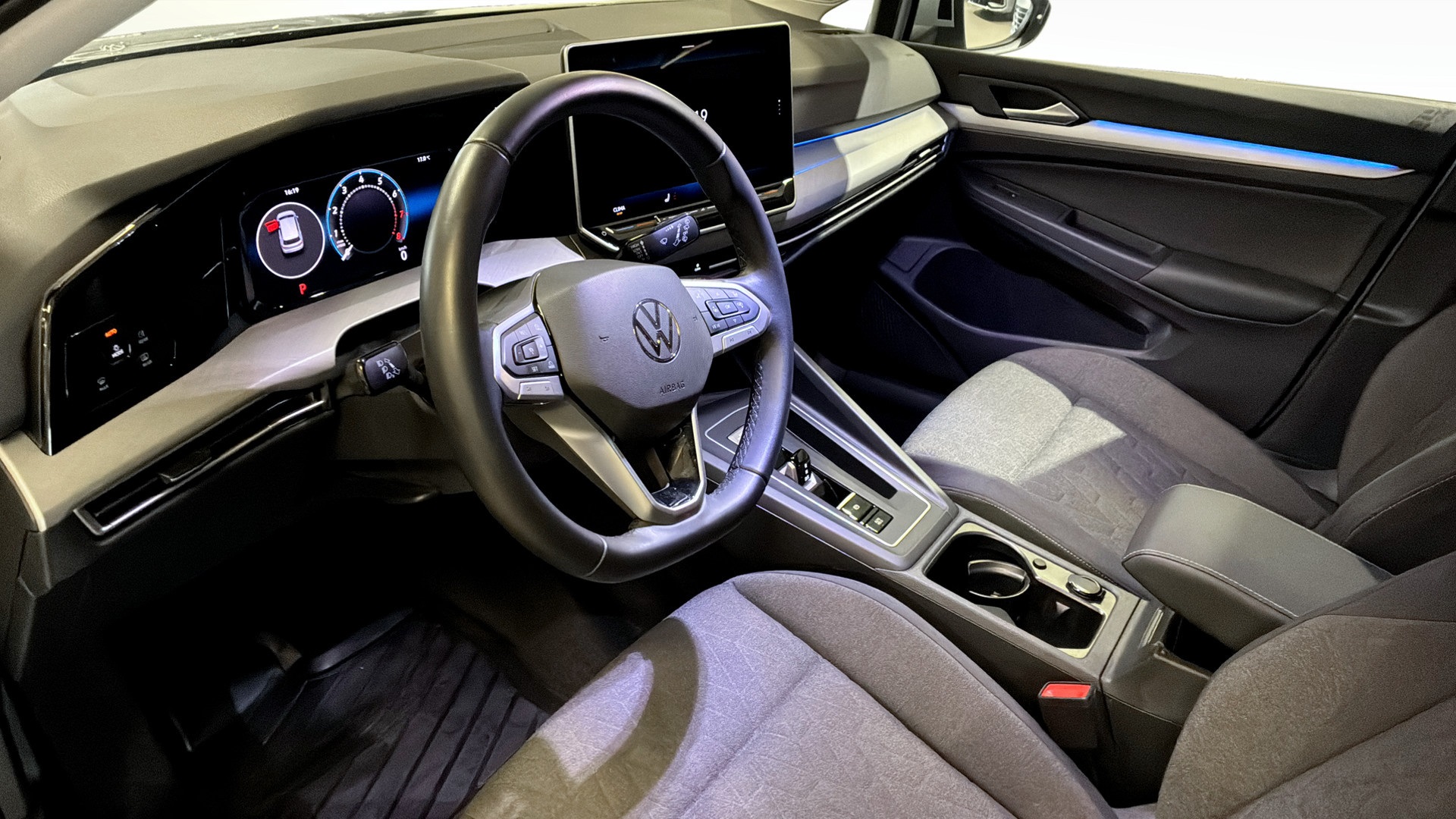 Volkswagen Golf AJB84P