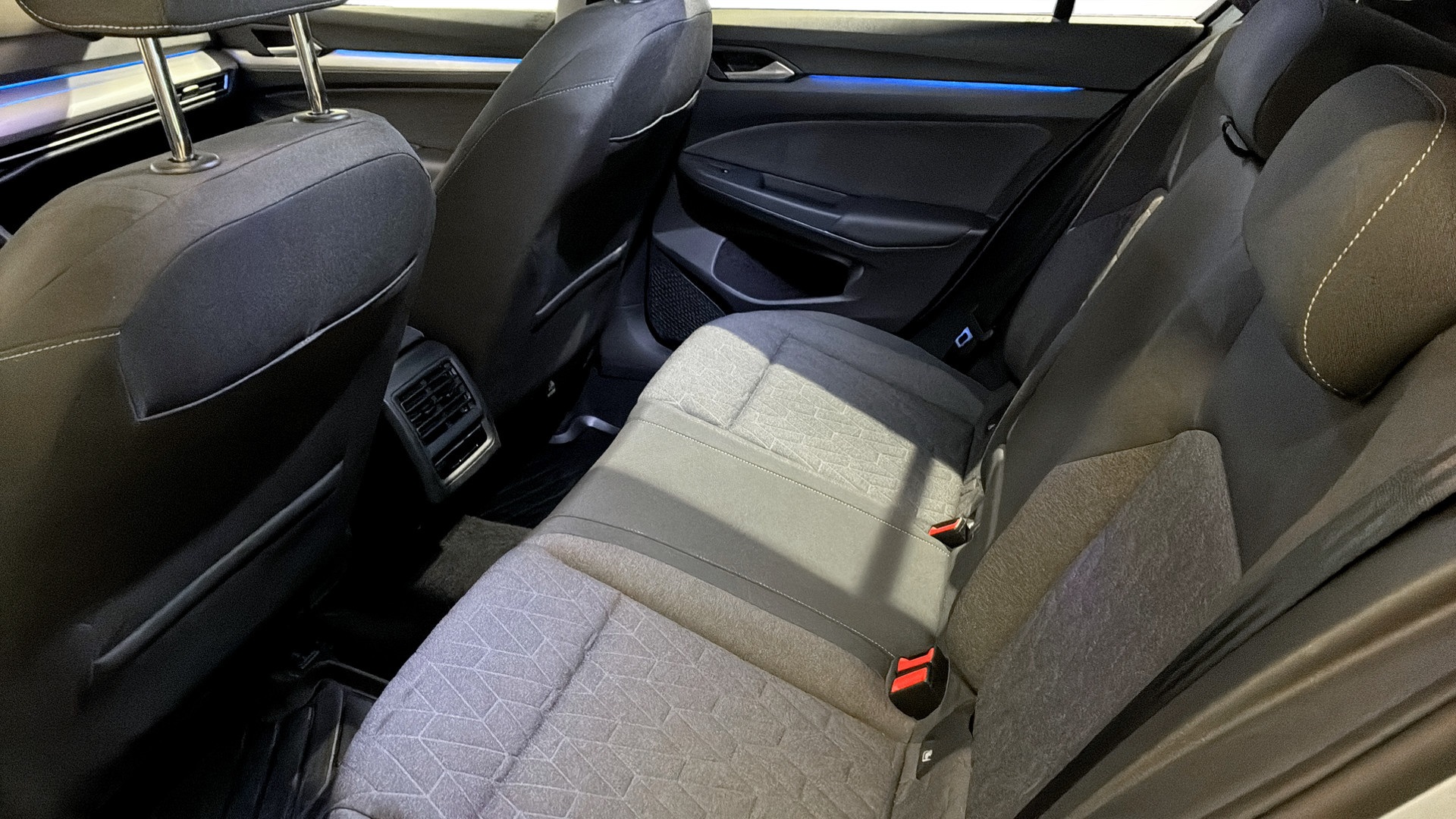 Volkswagen Golf AJB84P