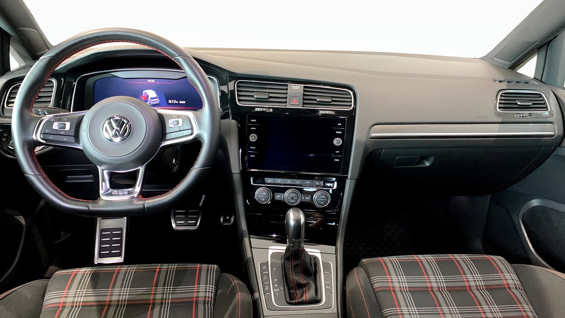 Volkswagen Golf AKG701