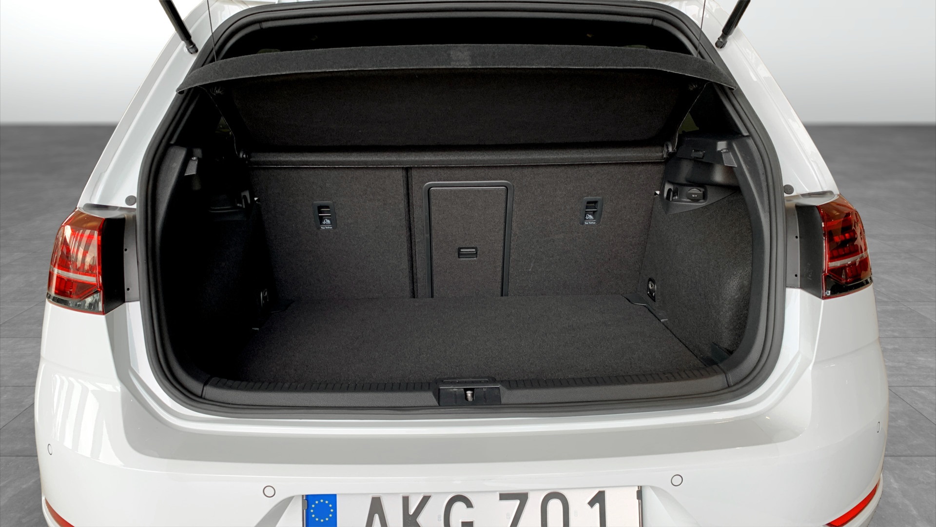 Volkswagen Golf AKG701