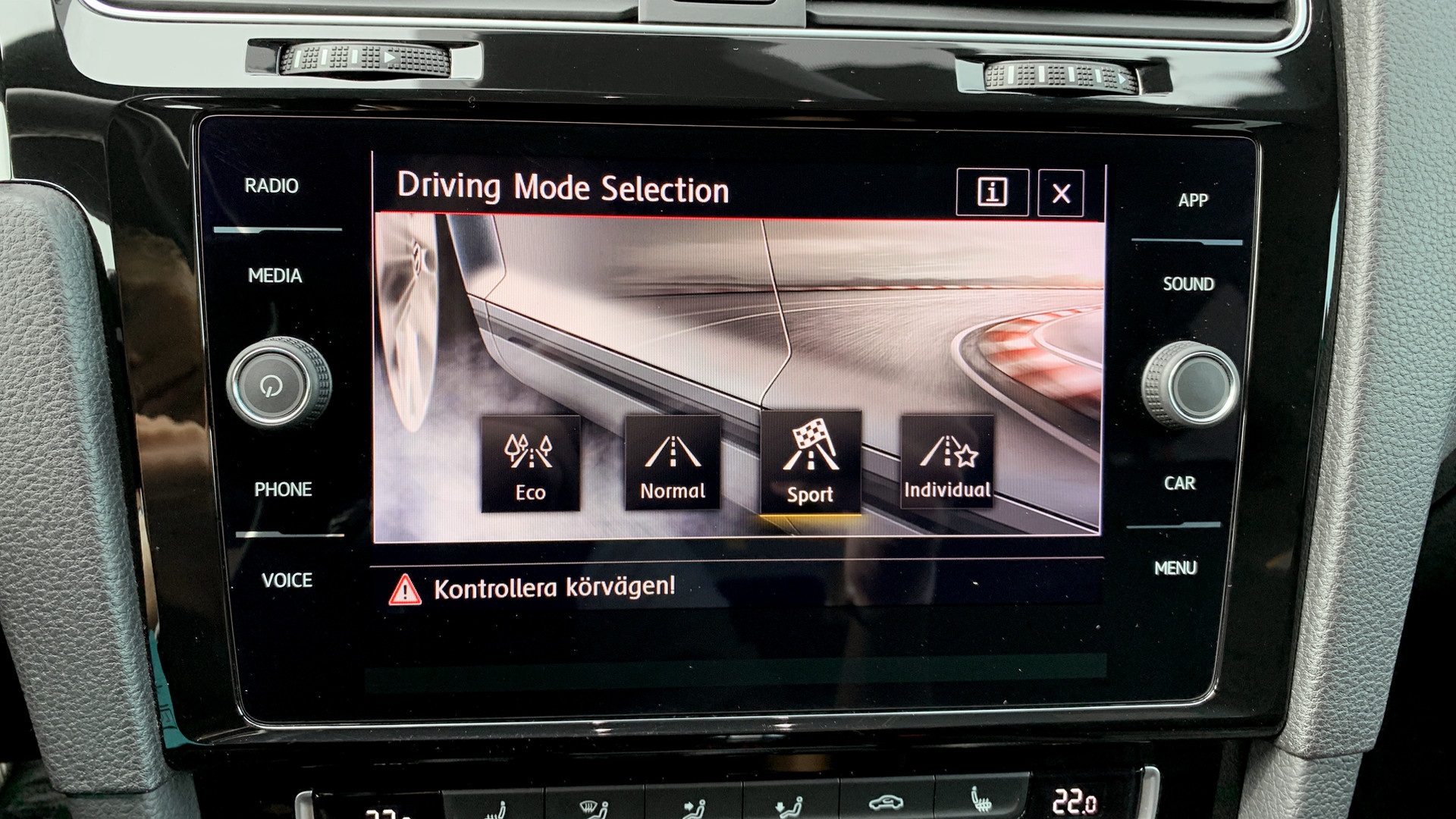 Volkswagen Golf AKG701