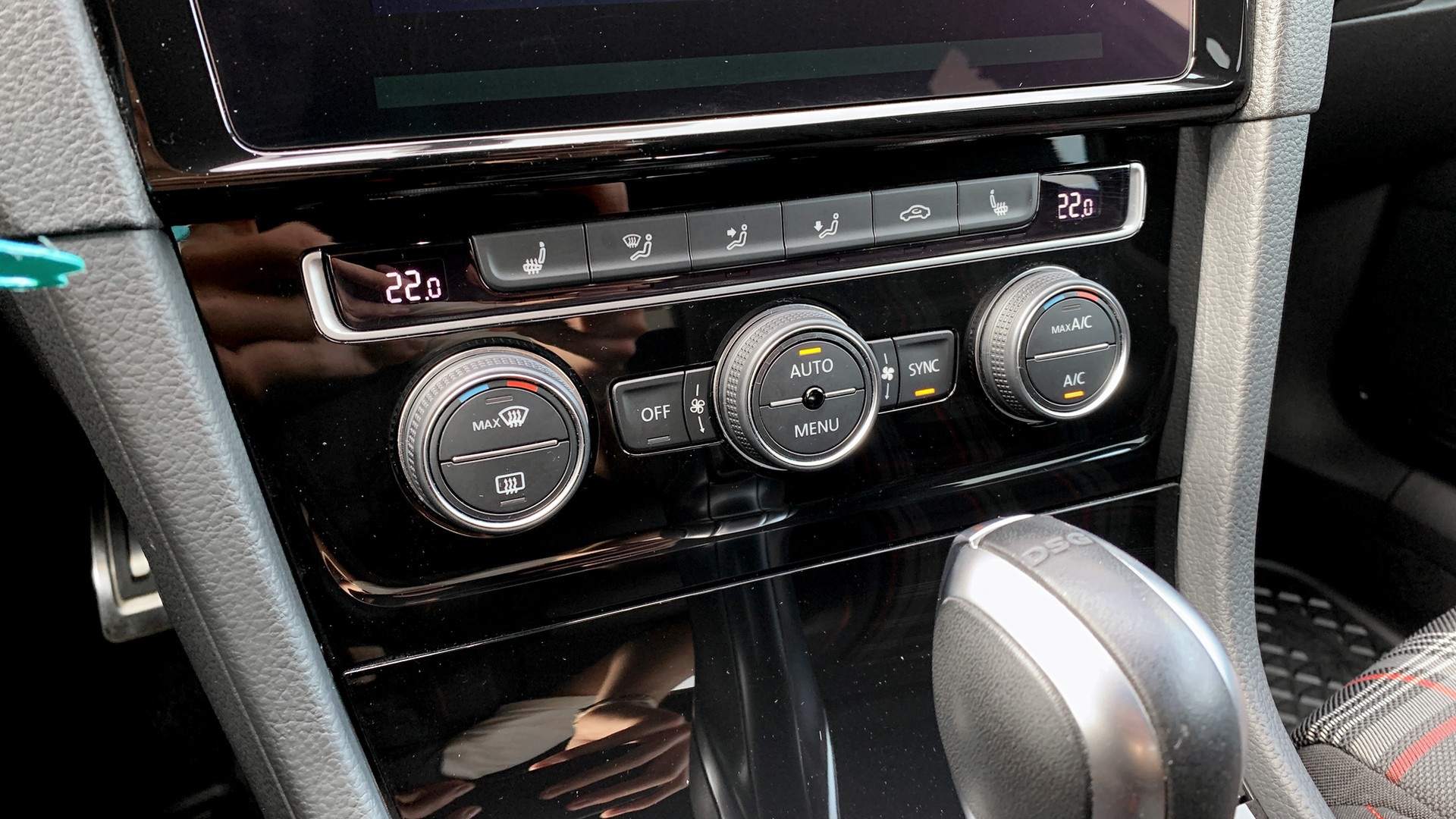 Volkswagen Golf AKG701