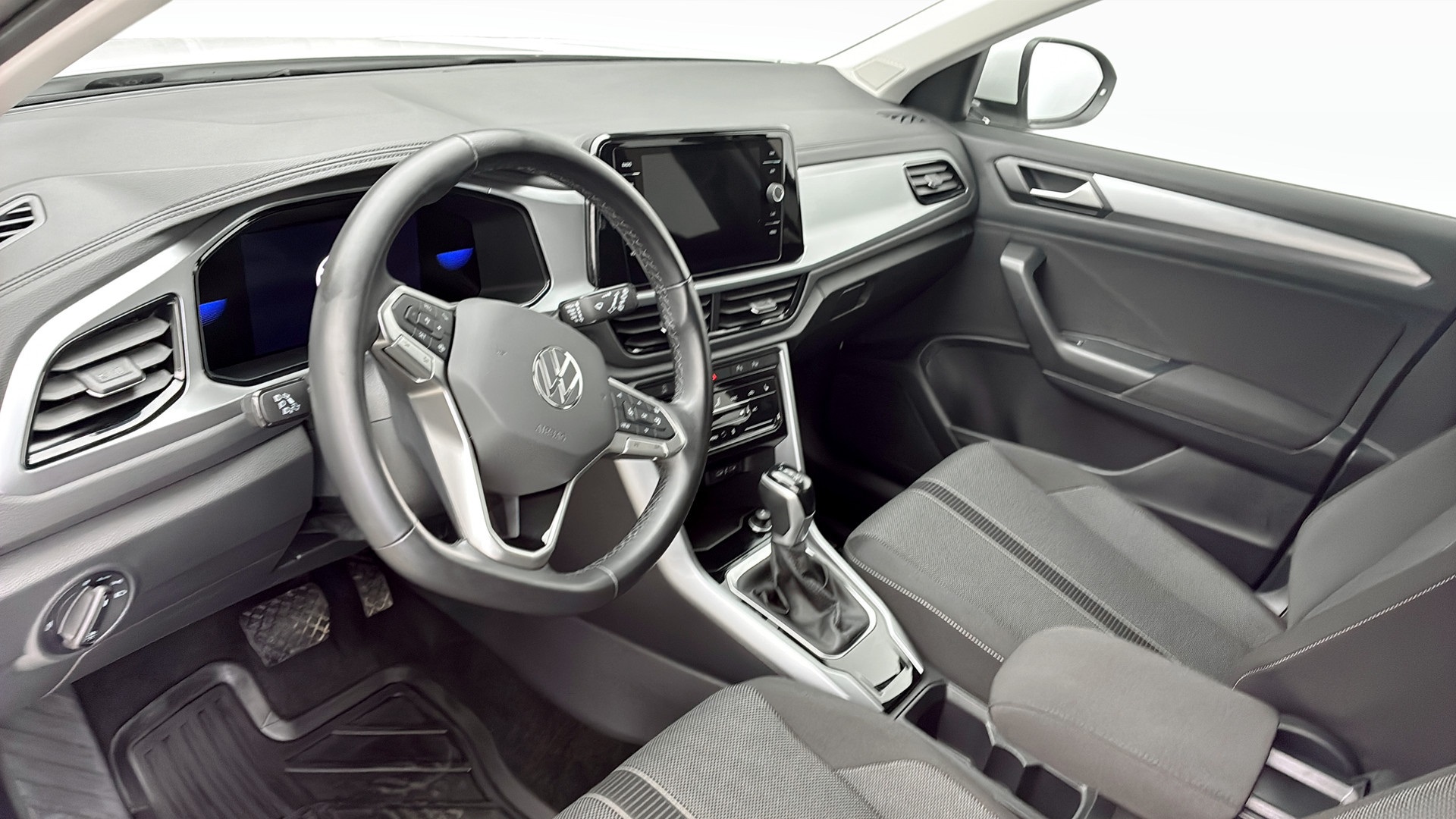 Volkswagen T-Roc AKR64M