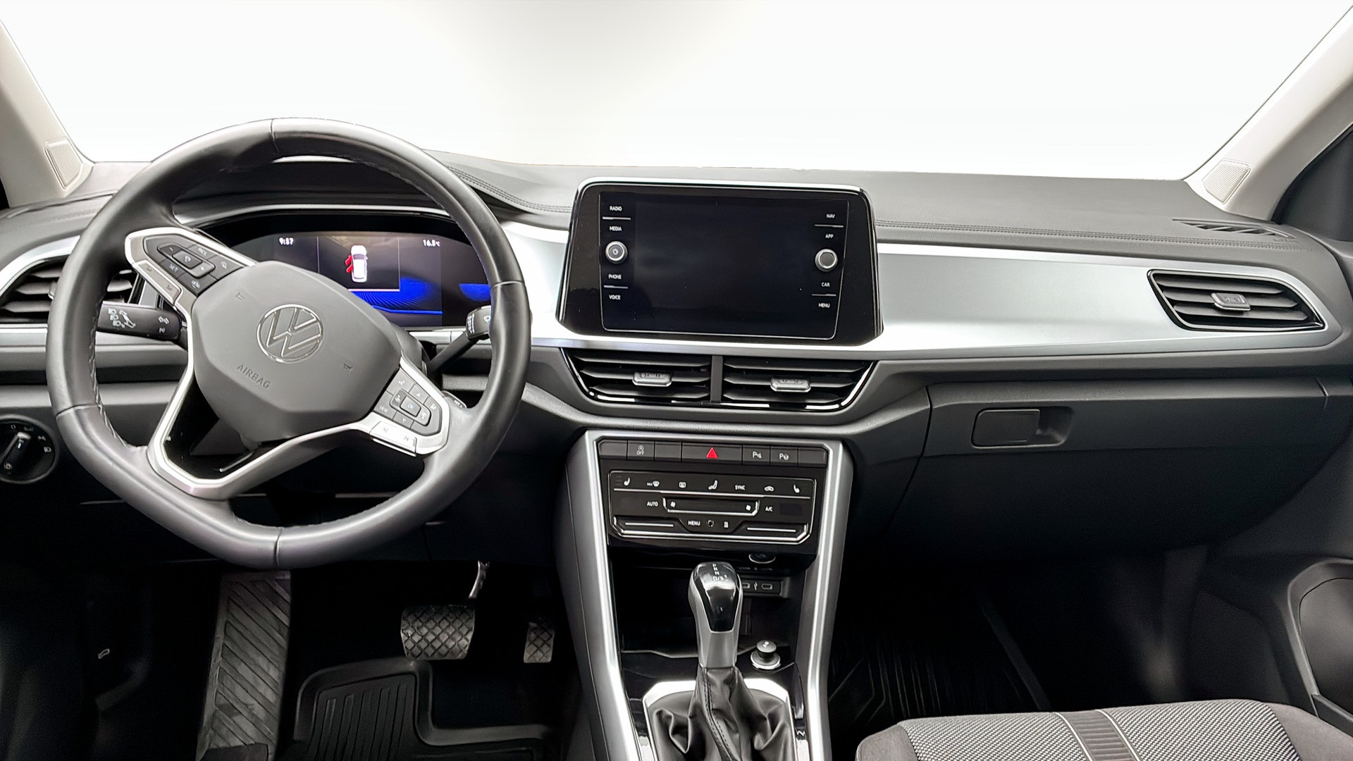 Volkswagen T-Roc AKR64M