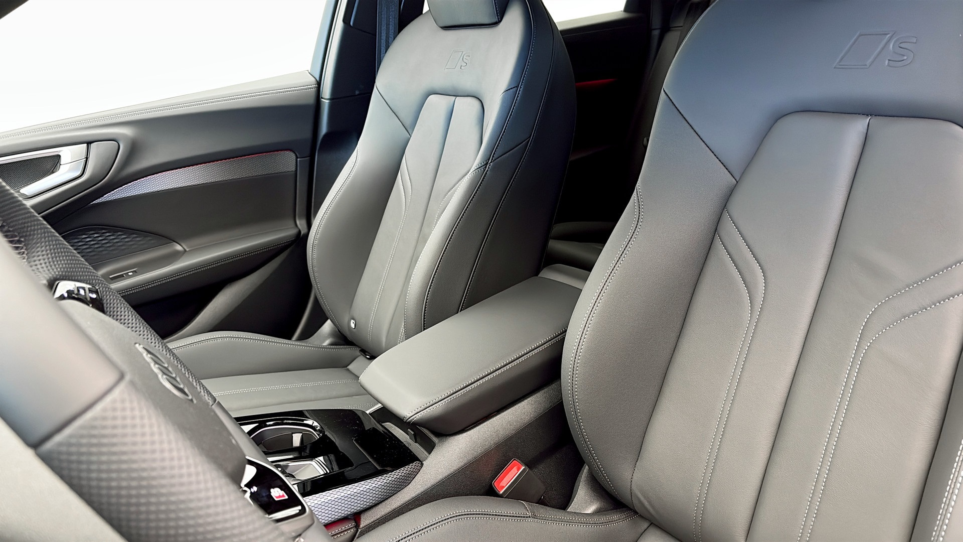 Audi A5 Sedan AMR04X
