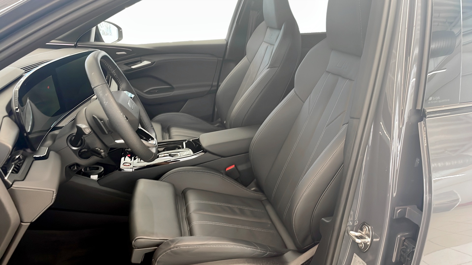 Audi SQ6 e-tron AOJ65T