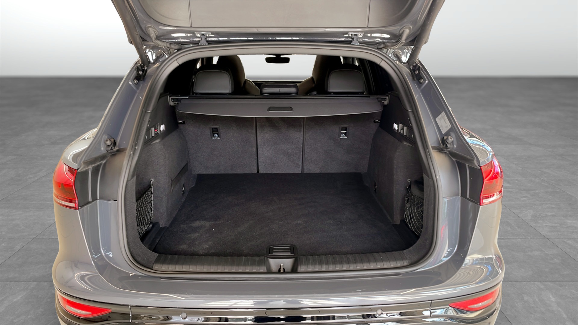 Audi SQ6 e-tron AOJ65T