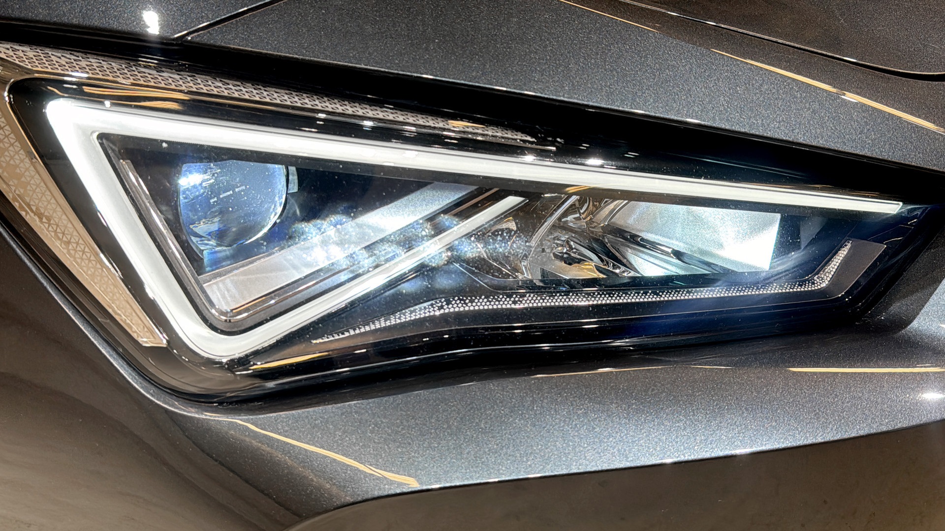 SEAT Cupra AOT635