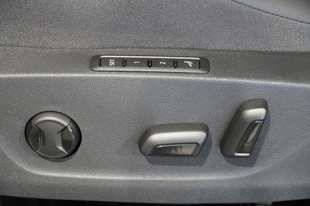 Skoda Enyaq AOW82P