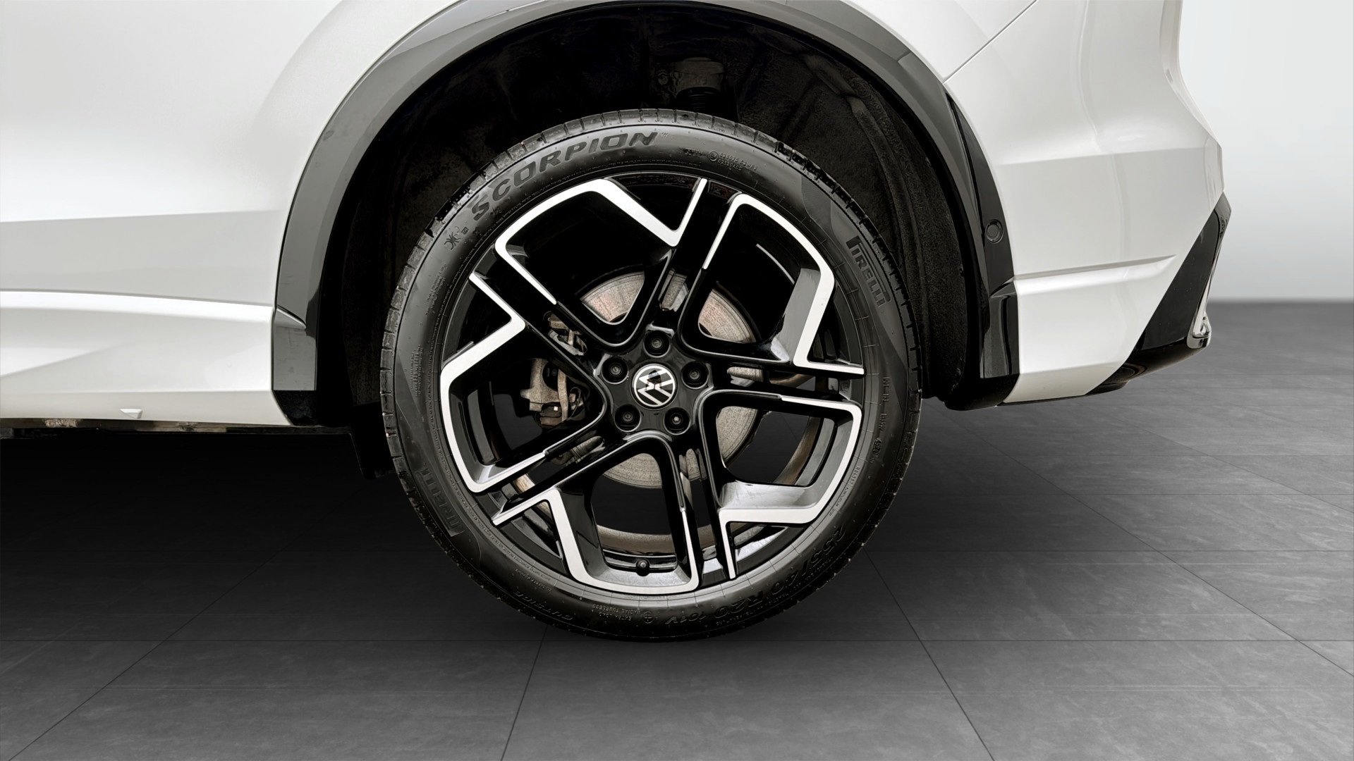 Volkswagen Tiguan ASH81P