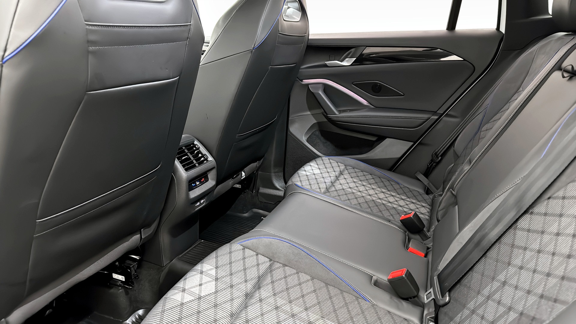 Volkswagen Tiguan ASH81P