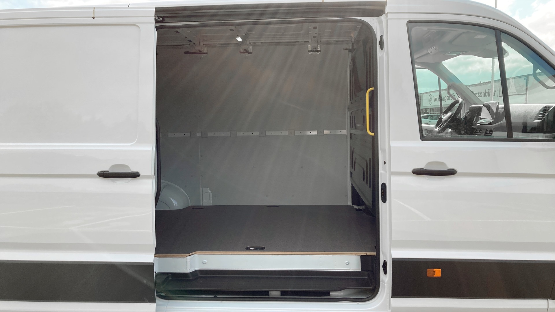 Volkswagen Crafter Skåp kort hjulbas AUN64R