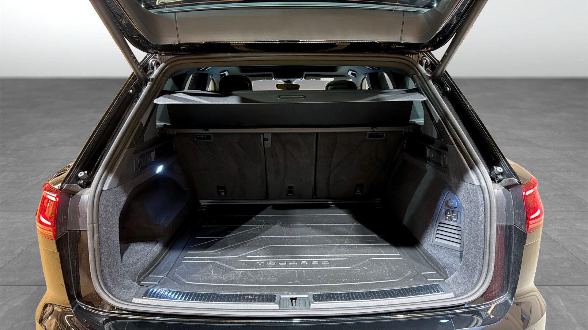 Volkswagen Touareg AWH83M