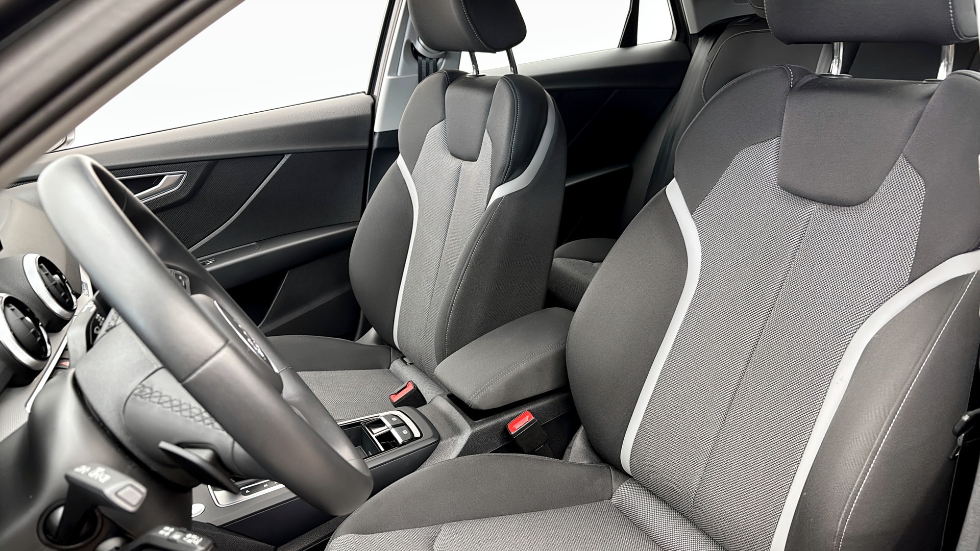 Audi Q2 AWN28S