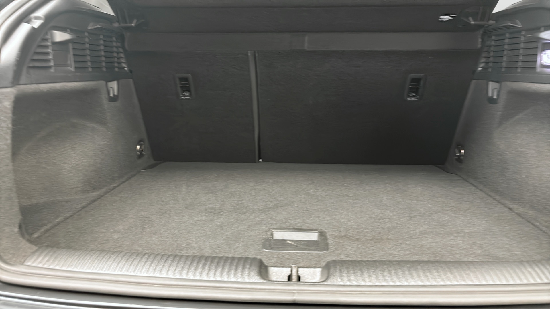 Audi Q2 AWN28S