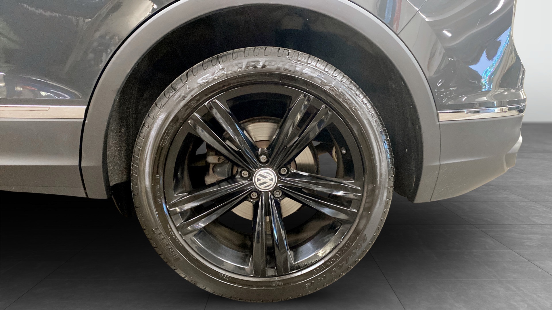 Volkswagen Tiguan AXE23K