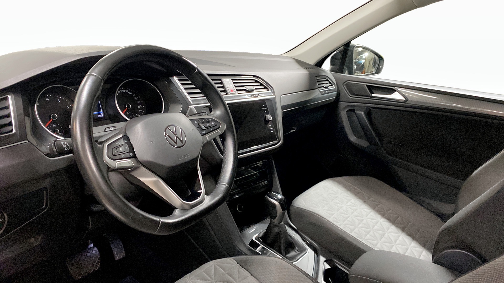 Volkswagen Tiguan AXE23K