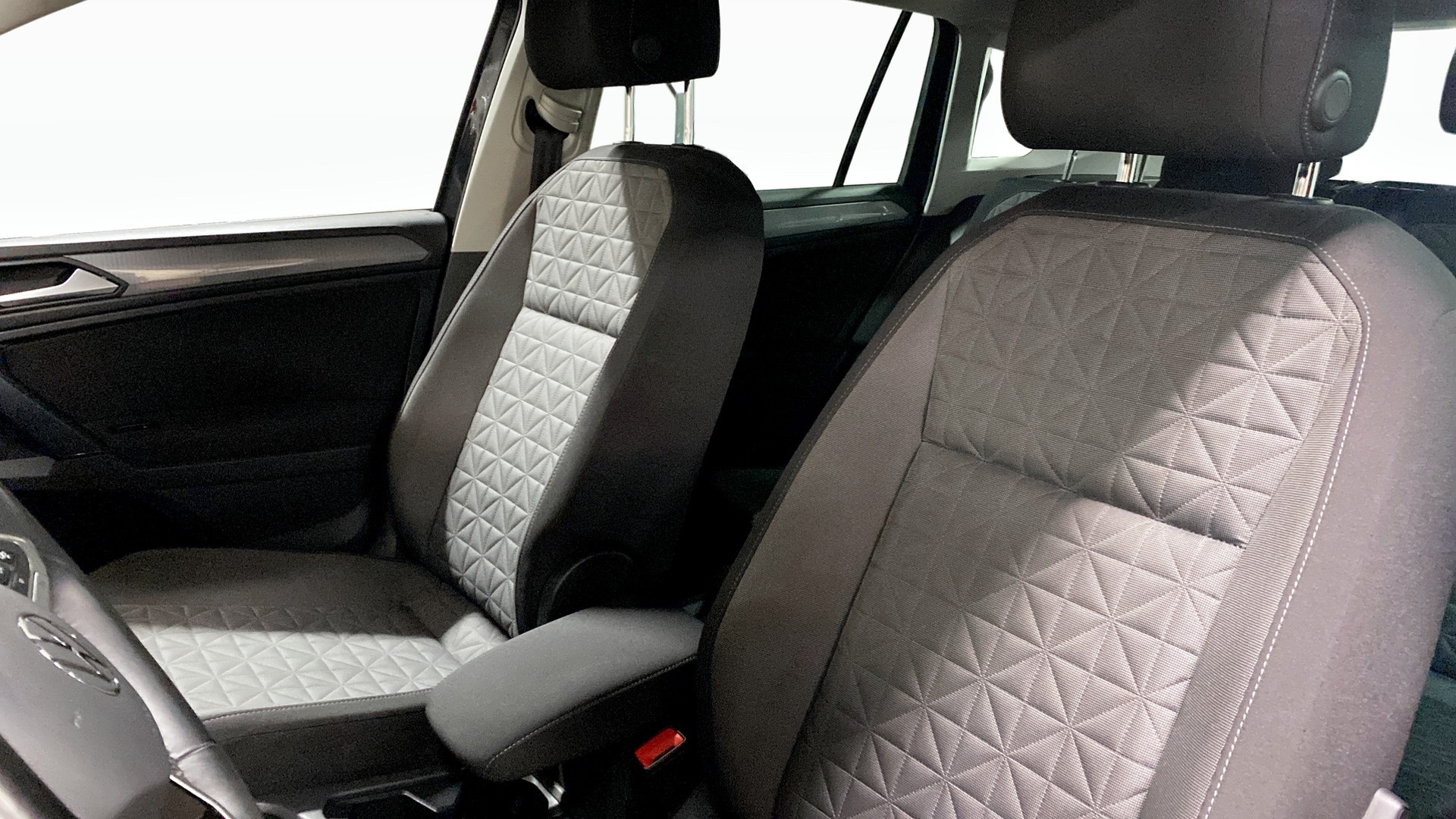 Volkswagen Tiguan AXE23K