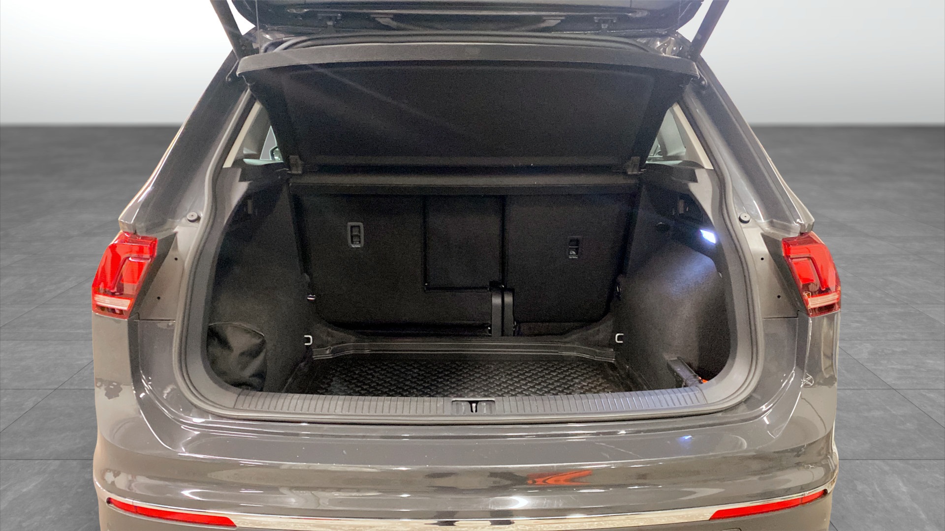 Volkswagen Tiguan AXE23K
