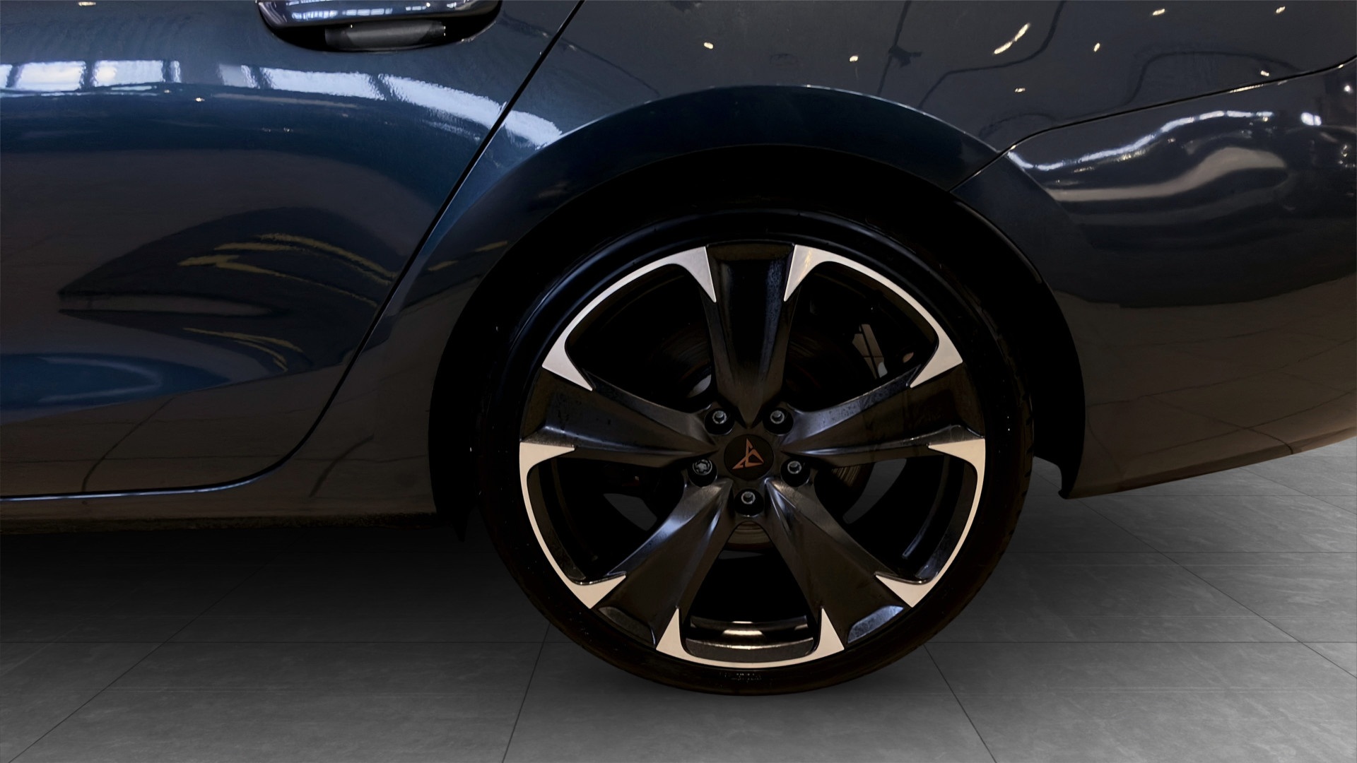 CUPRA Leon AXK27Z
